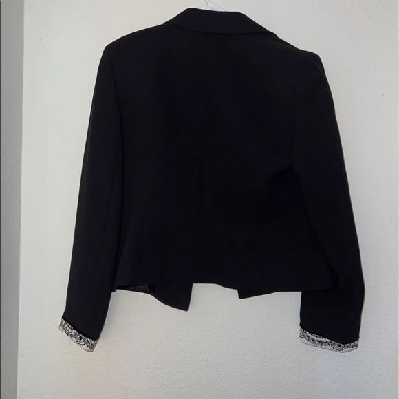 Tahari Blazer - Picture 2 of 4
